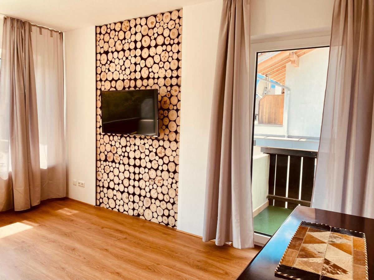 Ferienhaus Butterfly 2 การ์มิช-พาร์เทนเคียร์เชน ภายนอก รูปภาพ