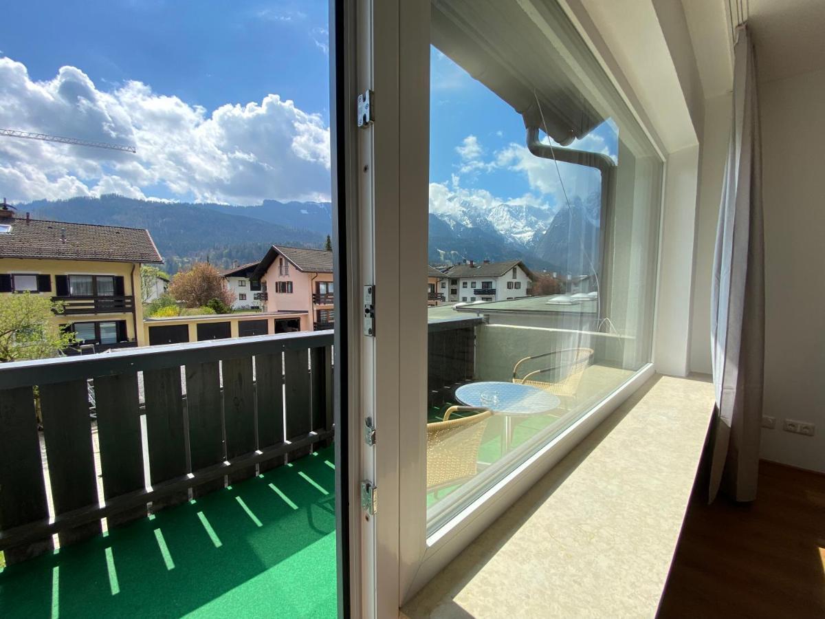 Ferienhaus Butterfly 2 การ์มิช-พาร์เทนเคียร์เชน ภายนอก รูปภาพ